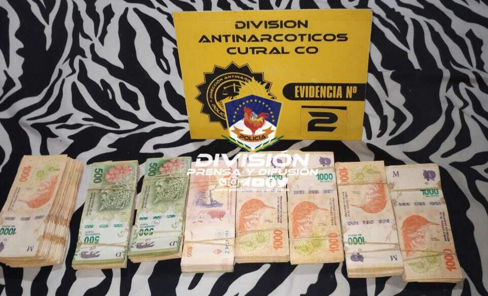 Secuestran 2 millones de pesos y drogas en dos viviendas de Cutral Co