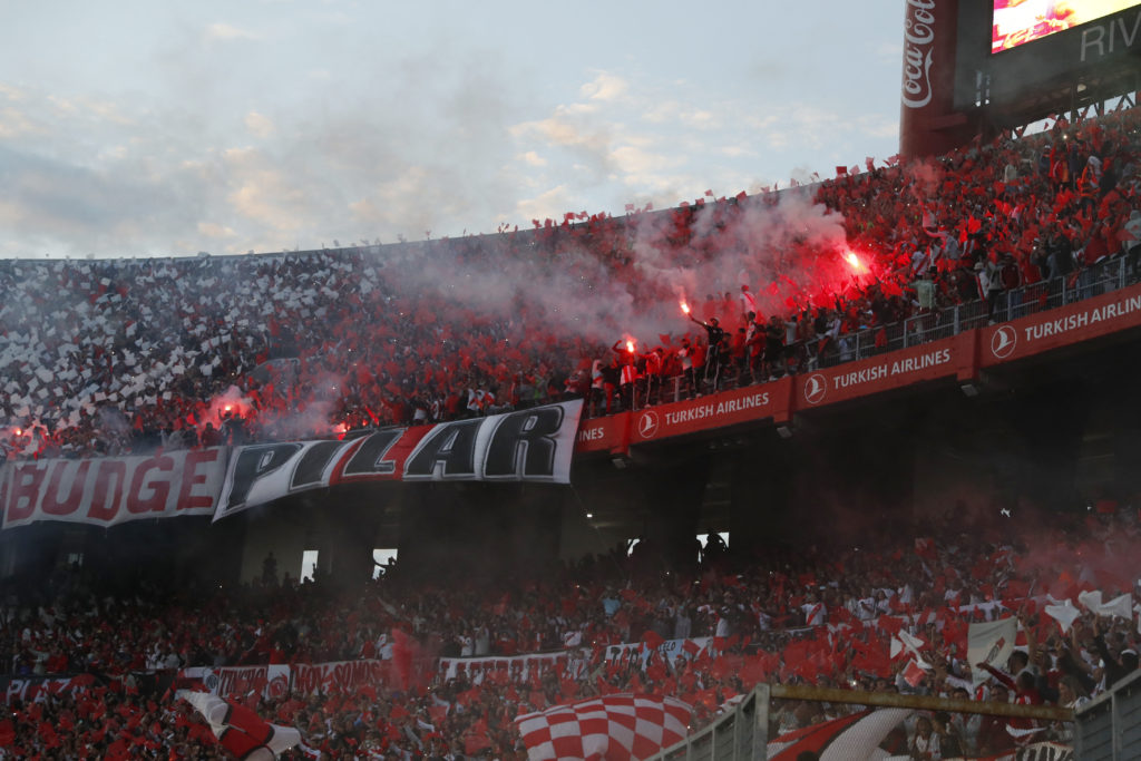 Murió un hincha de River al caer de la tribuna Sívori alta en Buenos Aires