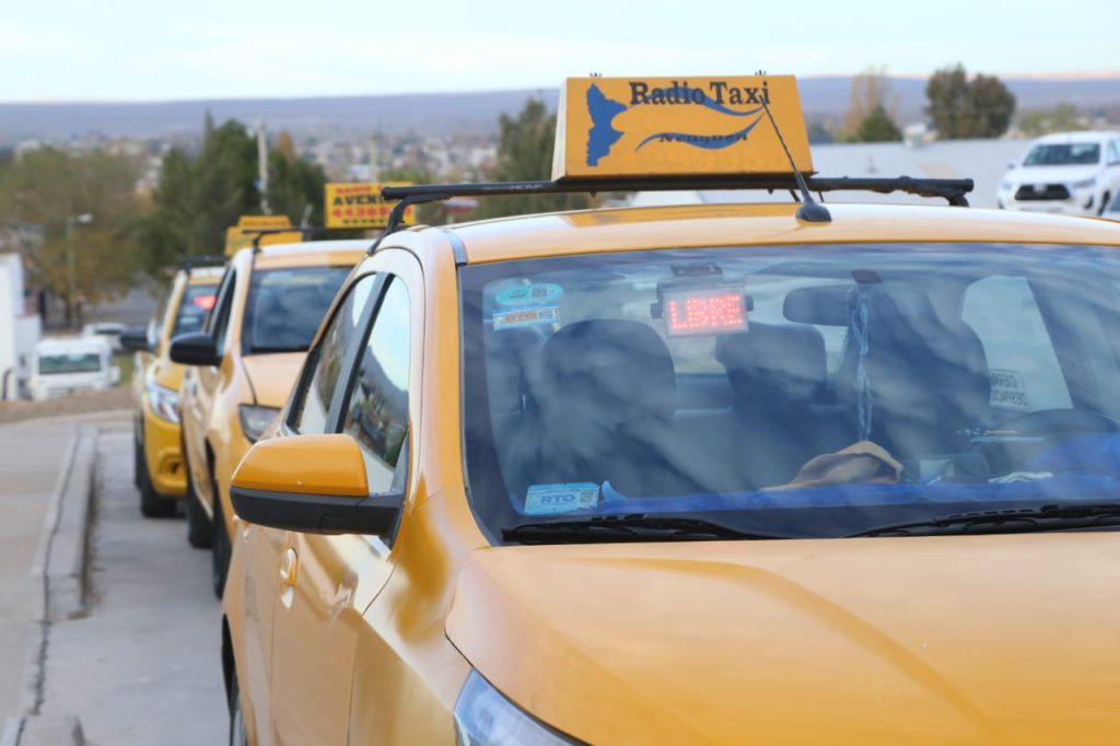 Otra vez los taxistas contra las aplicaciones de transporte