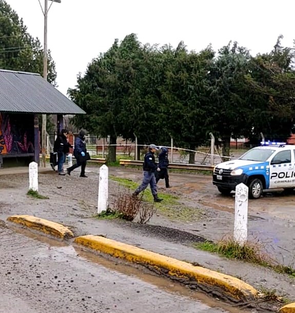 Vega San Martín: asaltaron y le dispararon a un joven de 18 años en una garita de colectivo