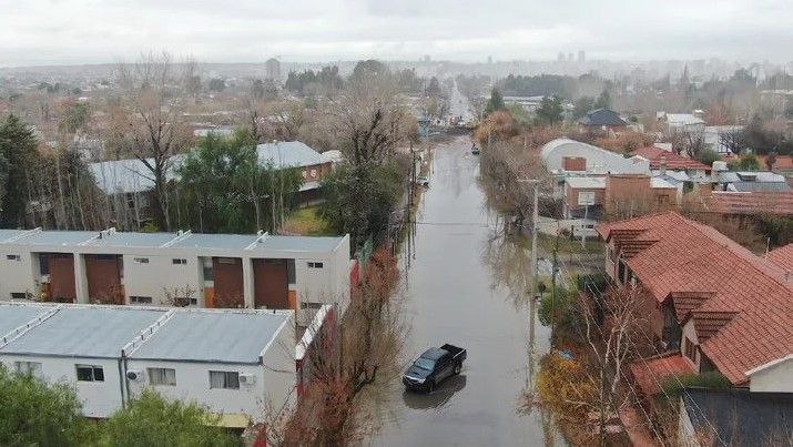 La obra del arroyo Durán: con agua en las calles y no en las canillas