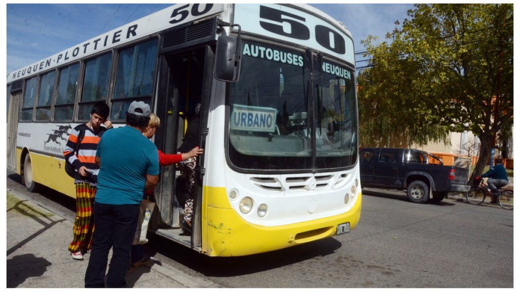 Plottier no afloja y busca mantener el subsidio al transporte público