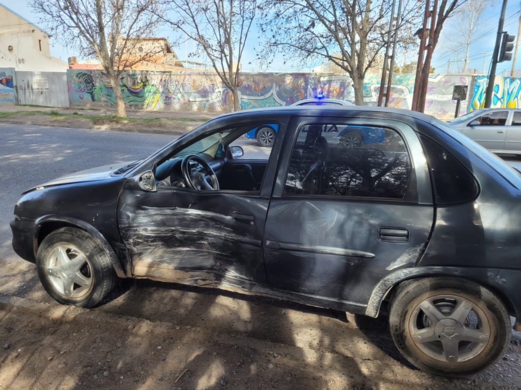 Fuerte choque entre dos vehículos en Neuquén