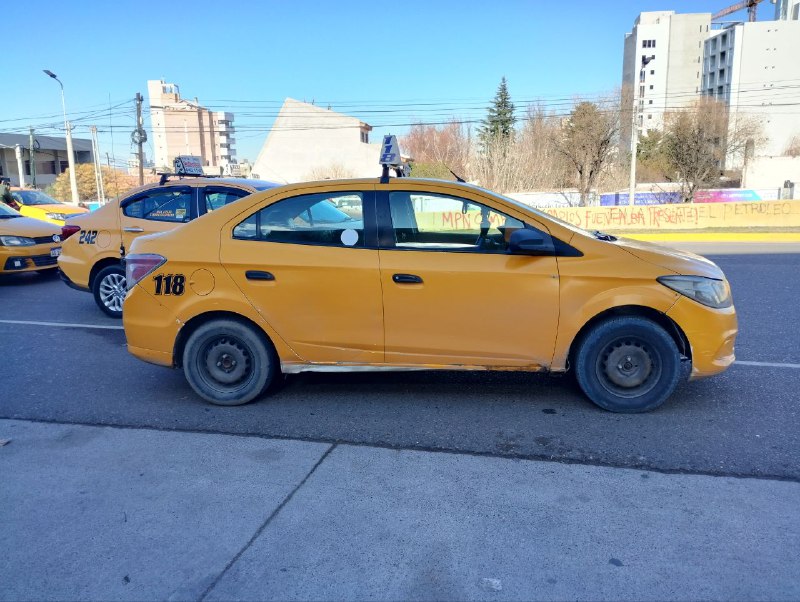 Taxistas suspendieron el servicio nocturno en Neuquén