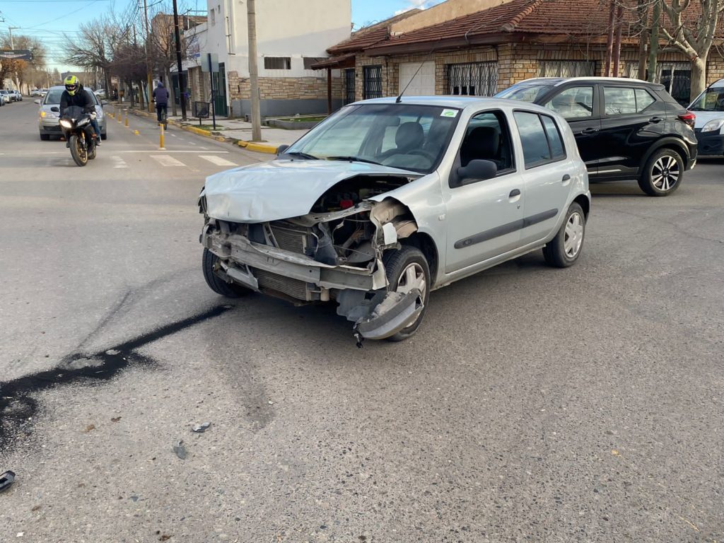 Accidente vial: dos autos chocaron Libertad y Bahía Blanca