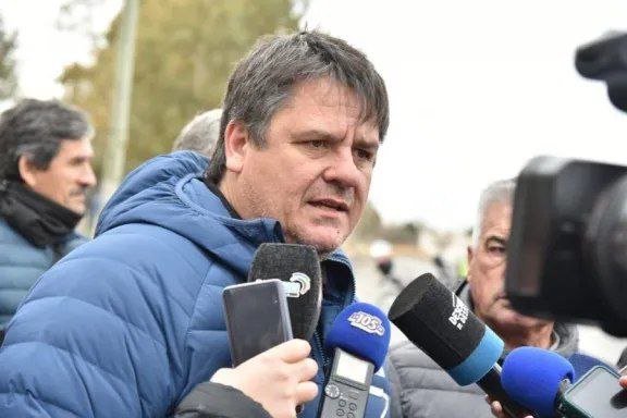 Gaido anunció colectivos a gas, convenio con Puerto Madryn y conexión aérea con Trelew