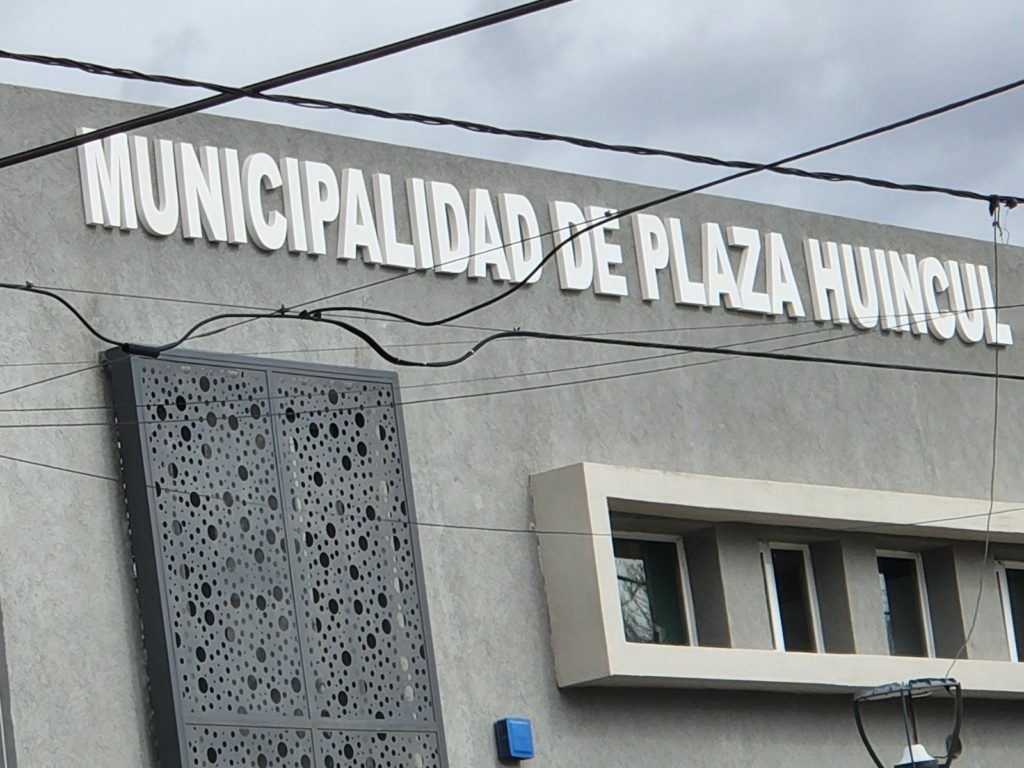 Más de 100 municipales de Plaza Huincul se quedaron sin empleo