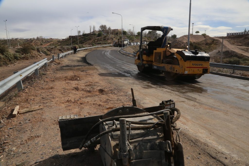 El socavón de la Ruta 7 fue reparado y el miércoles se podría habilitar el tránsito