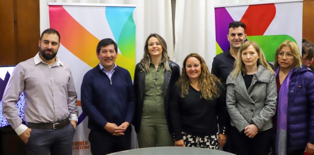 Lanzan la campaña «turismo amigo» en el Día Internacional del Turismo LGBTQ+