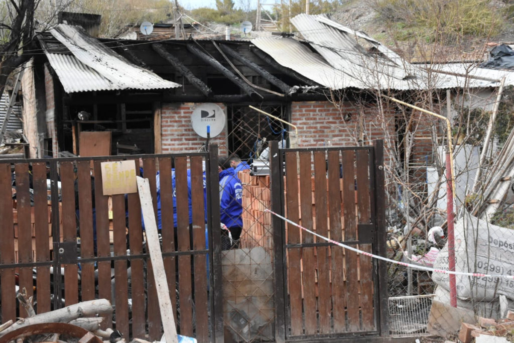 Murieron dos personas en un incendio en barrio Islas Malvinas