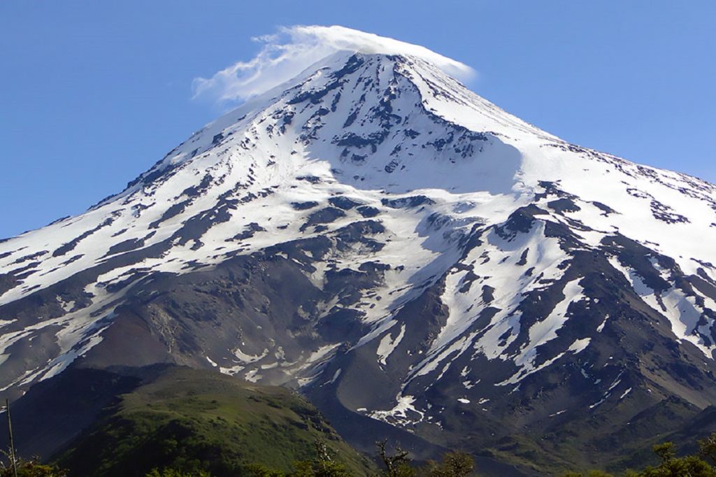 Operativo en el Volcan Lanín para rescatar a un andinista herido