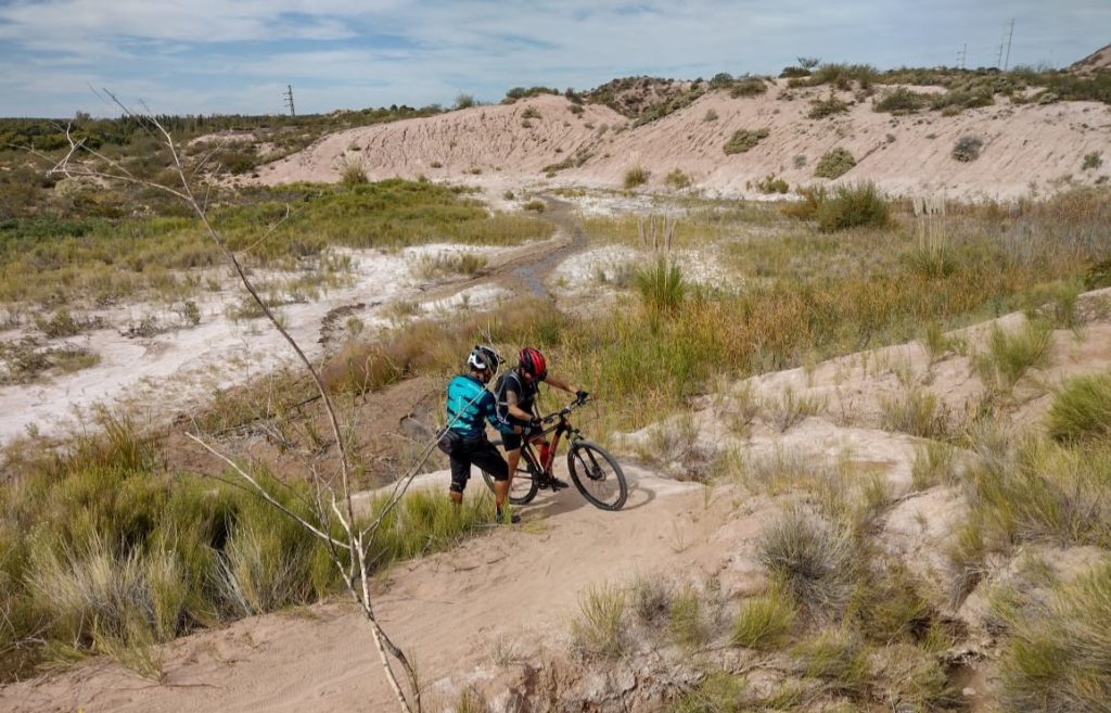 ¿Qué pasa con las motos y las bardas en Neuquén capital?