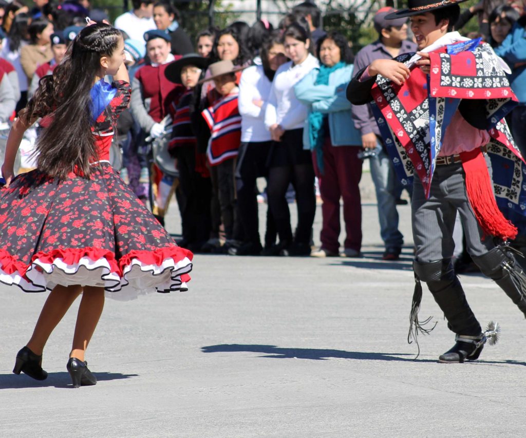 Lunes de cueca: Comunidad chilena realiza un «esquinazo» para el General San Martín