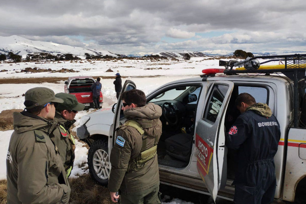 Una familia chilena quedó atascada en la nieve y tuvo que ser rescatada
