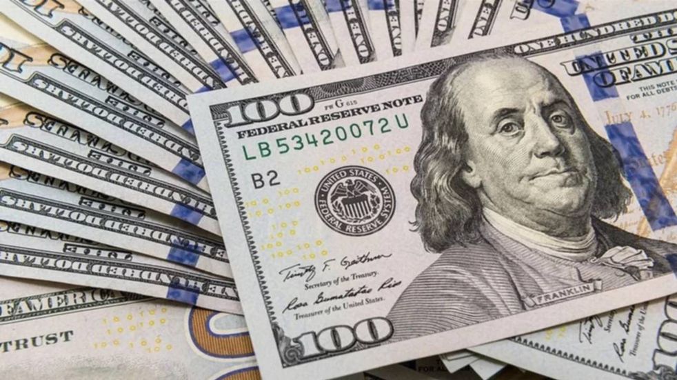 El dólar blue cede desde el máximo de $ 1.050 y ahora cotiza a $ 1.035