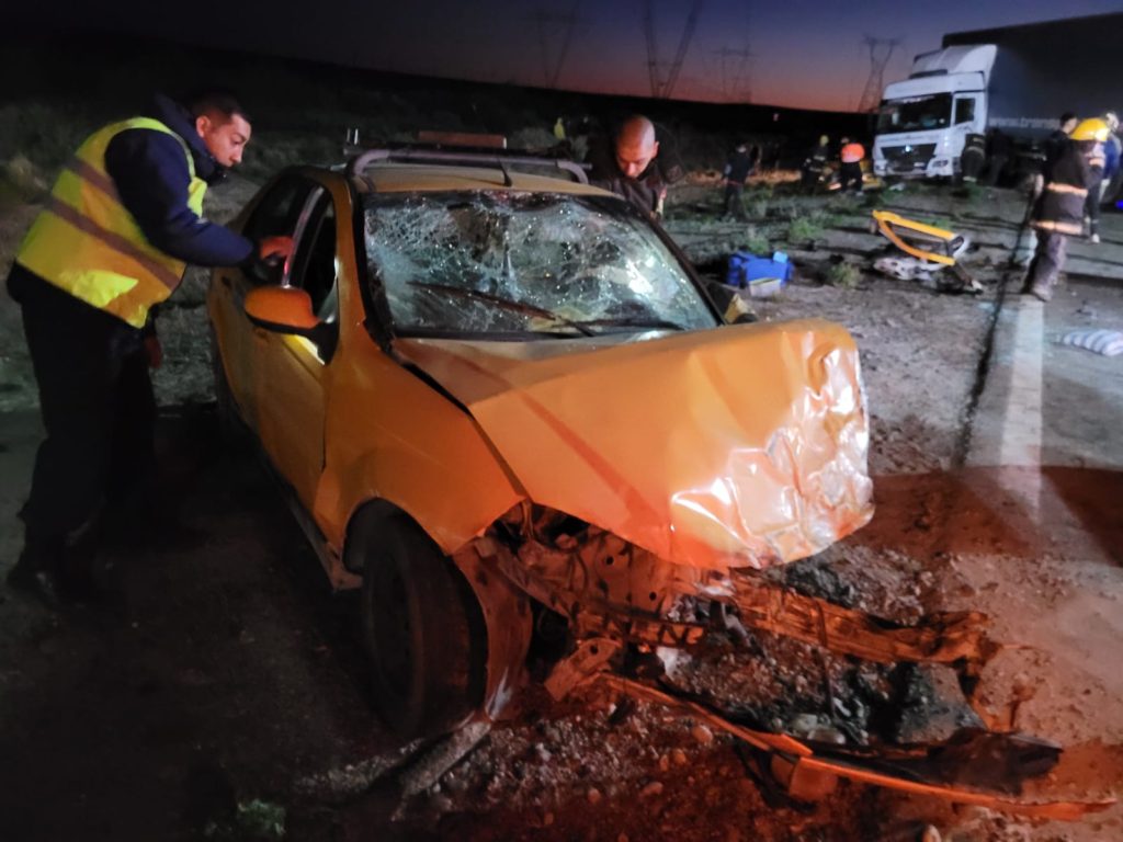 Grave accidente entre un camión y dos vehículos cerca de El Chocón