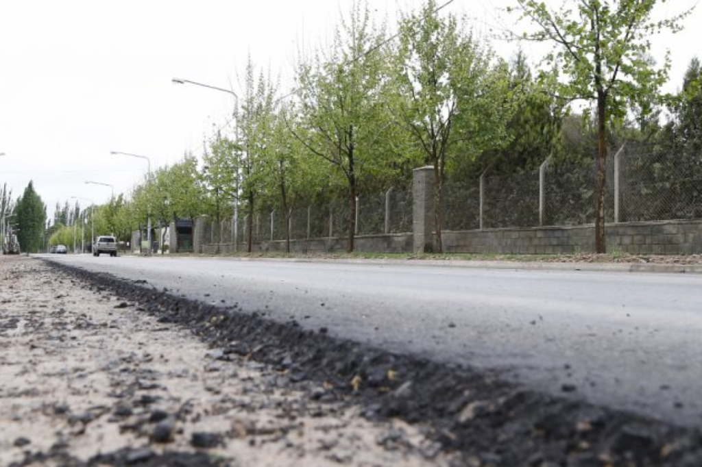 Avanza el asfaltado en calle Bejarano de Neuquén Capital