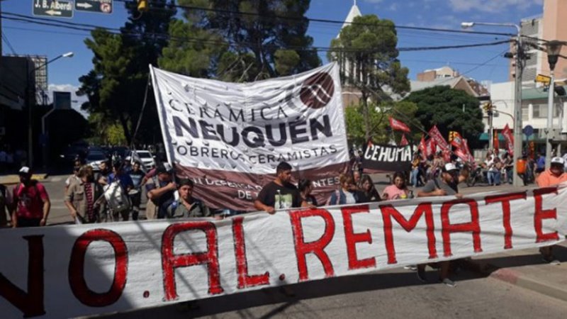 Nueva movilización contra el remate de Cerámica Neuquén