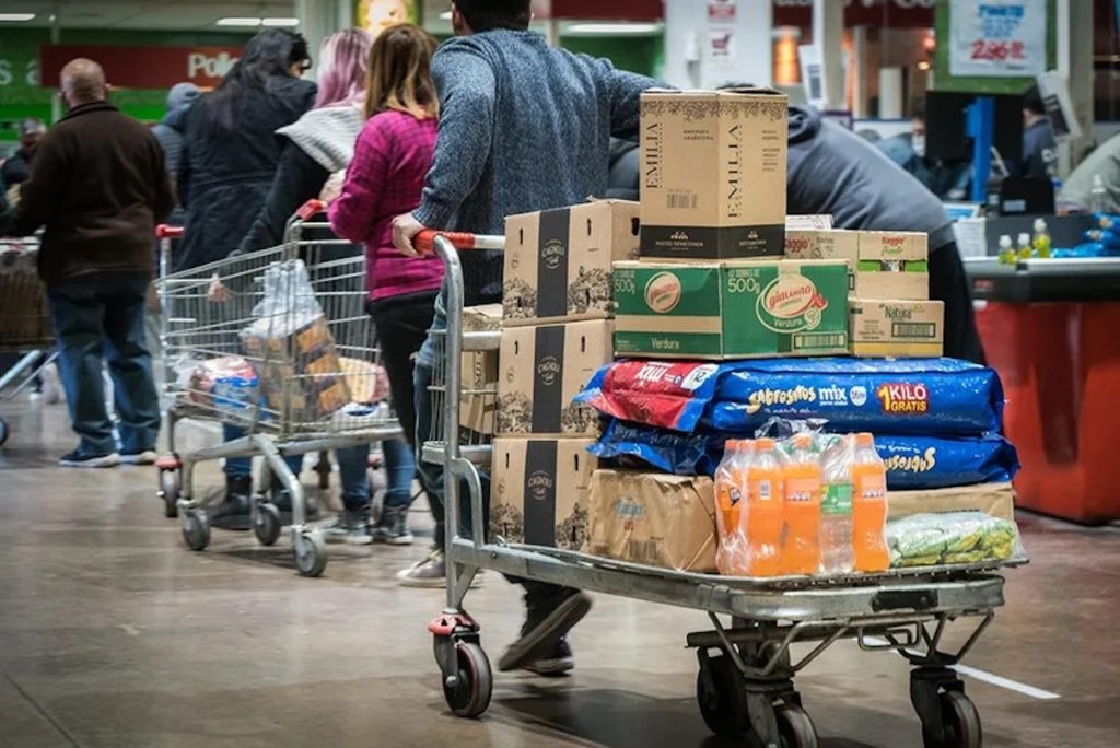 Chilenos se cruzan a la Patagonia a comprar mercadería