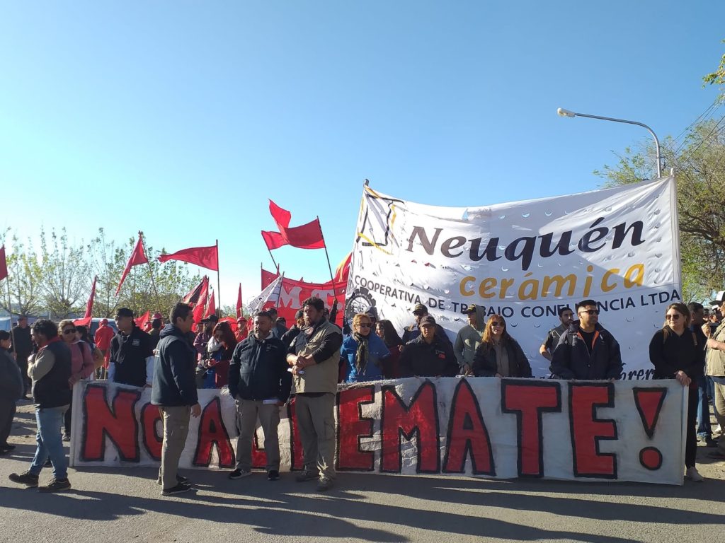 Ceramistas marchan al Juzgado Laboral N°1