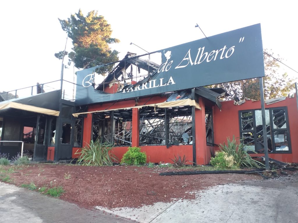 Feroz incendio en un local gastronómico de la ciudad