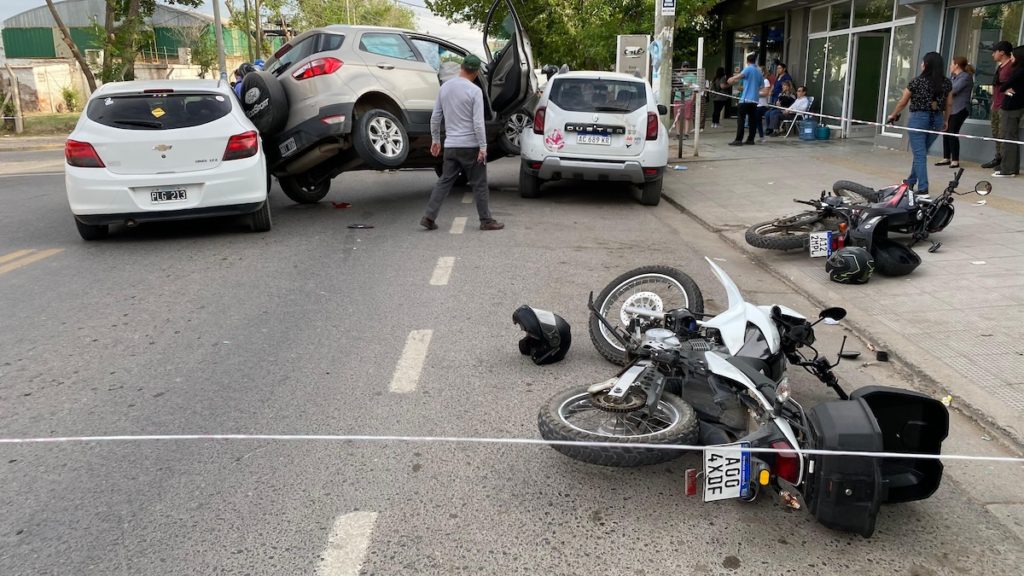 Fuerte choque en el oeste neuquino dejó varios heridos