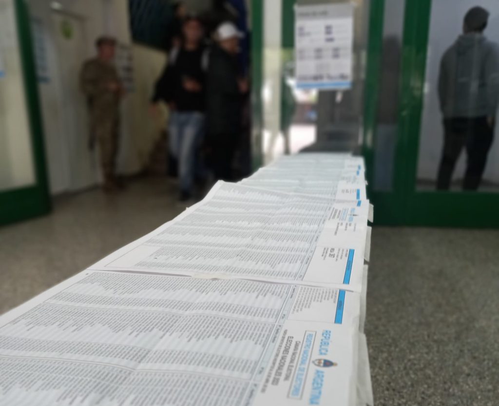 Cerraron los comicios con el voto de al menos el 74% del padrón electoral