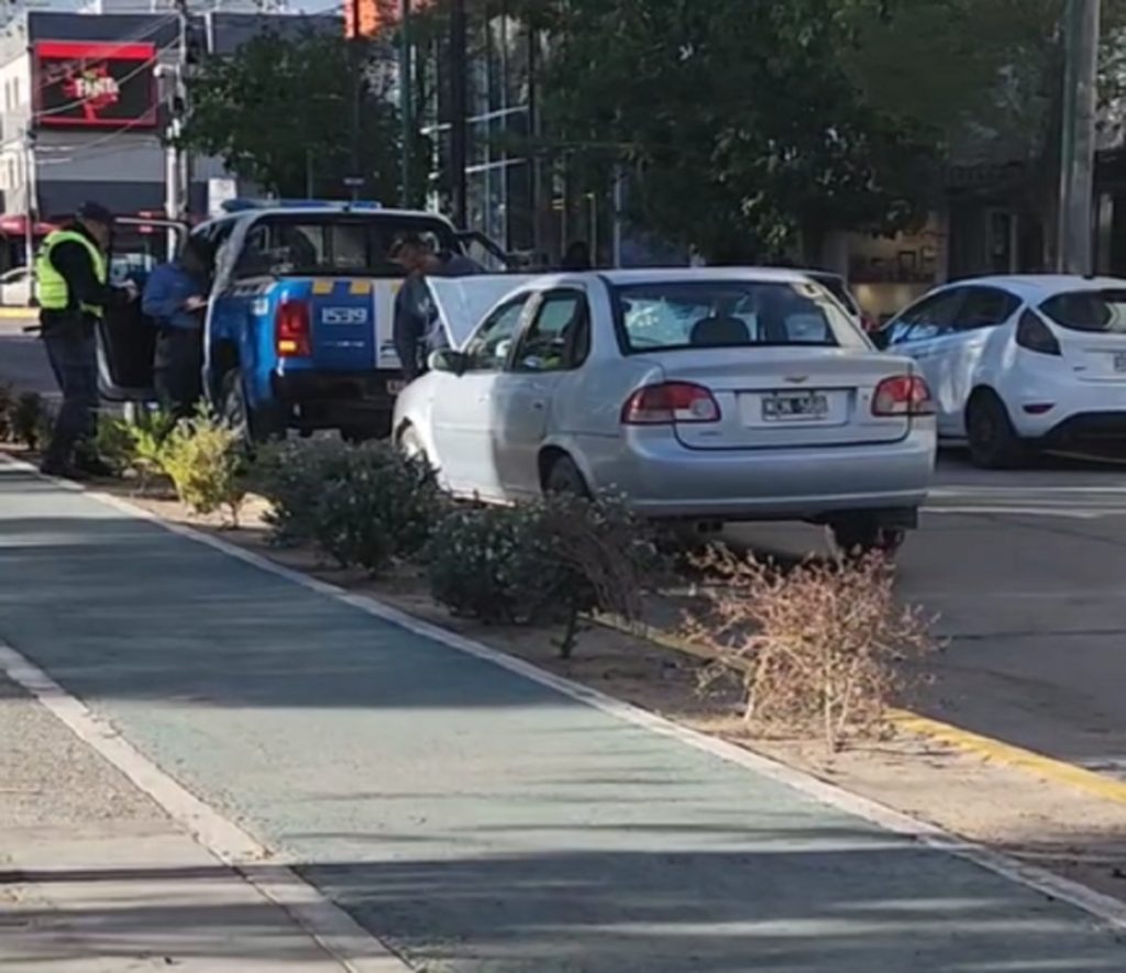 Choque en el centro neuquino: un nene terminó en el hospital