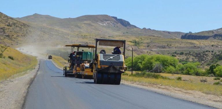 Pavimentan la Ruta 23 de Neuquén