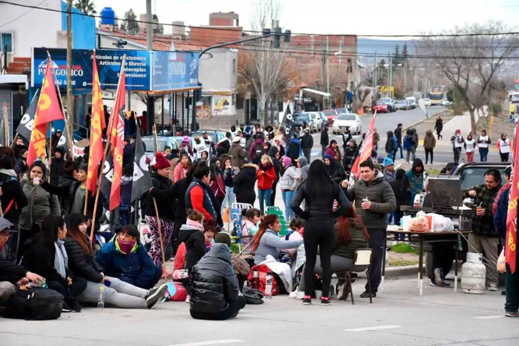 Ciudad de Neuquén: terminó el corte pero el viernes vuelven a manifestarse