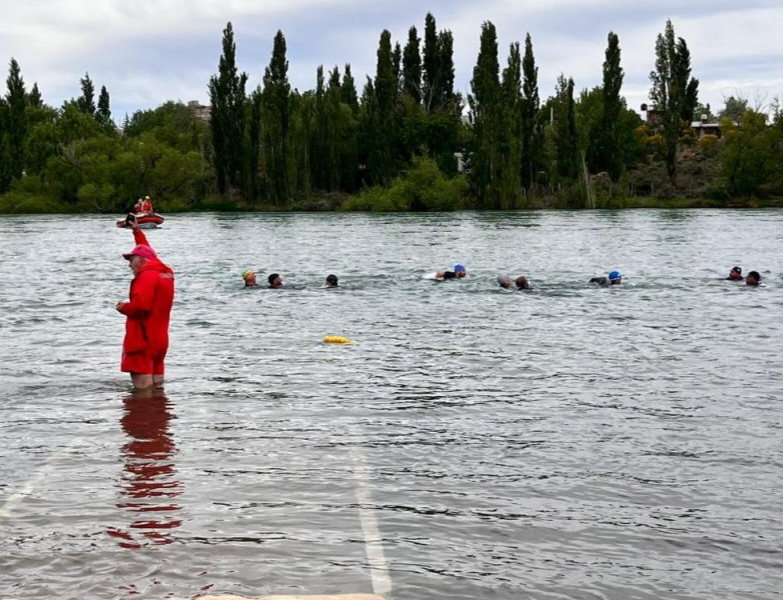 Sufrió un ataque de epilepsia mientras estaba en el río y fue rescatada por guardavidas