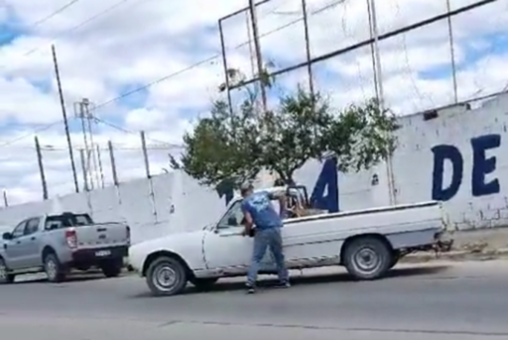 Puerto Madryn: un hombre le destrozó la camioneta a su amigo porque no le regaló huevos