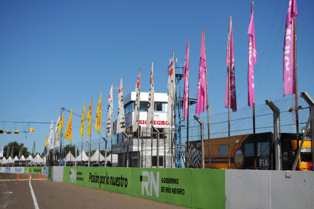 Descubren a banderilleros robando en el autódromo de Roca