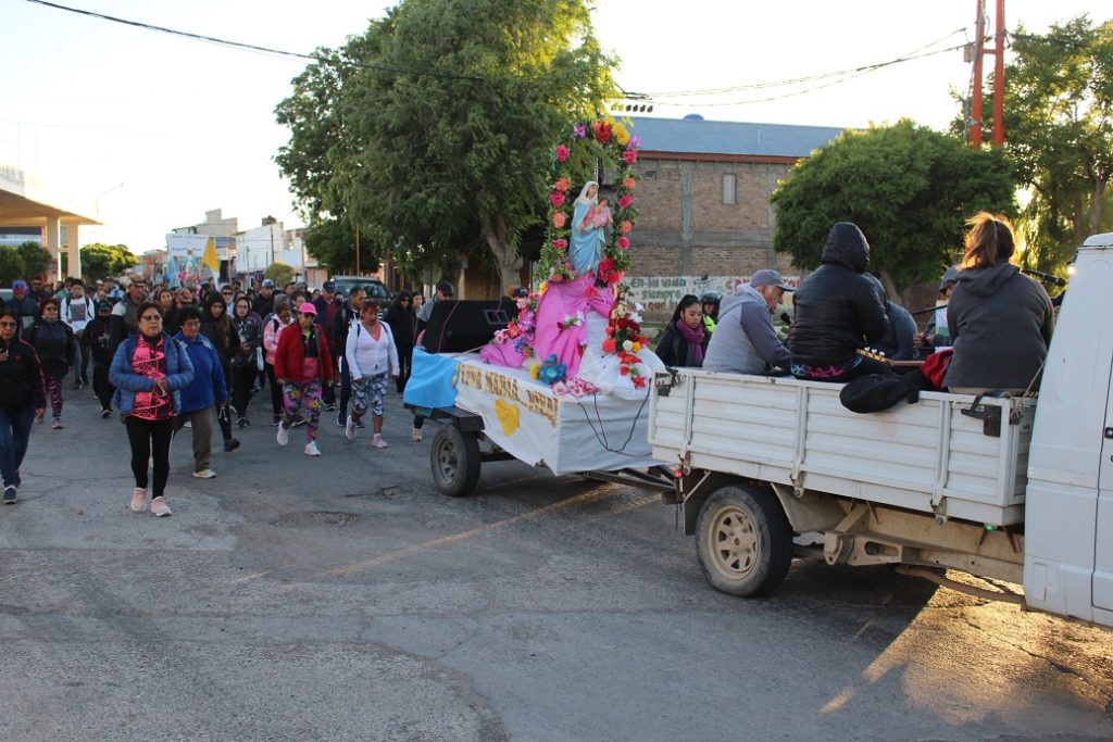 Zapala: por una peregrinación pidieron precaución al circular por la Ruta 40