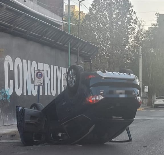 Se conocieron detalles del vuelco en la calle Belgrano