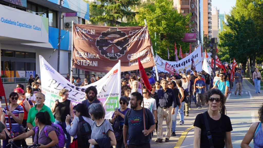 Organizaciones sociales se movilizaron por las calles de Neuquén
