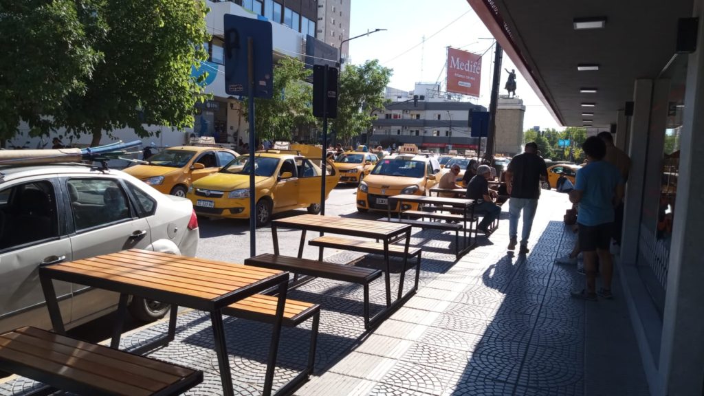 Taxistas se manifestaron y la muni ratificó su postura contra Uber