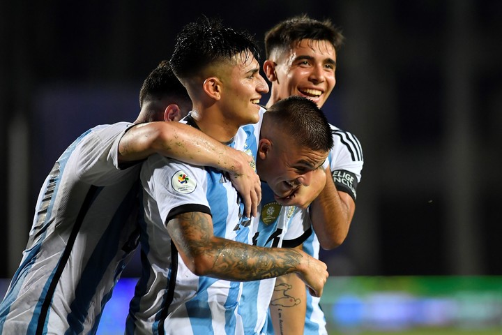 Argentina goleó a Chile y se clasificó a la Fase Final del Preolímpico Sudamericano