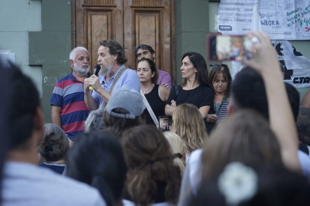 Guagliardo afirmó que el decreto no paraliza las medidas de fuerza de docentes