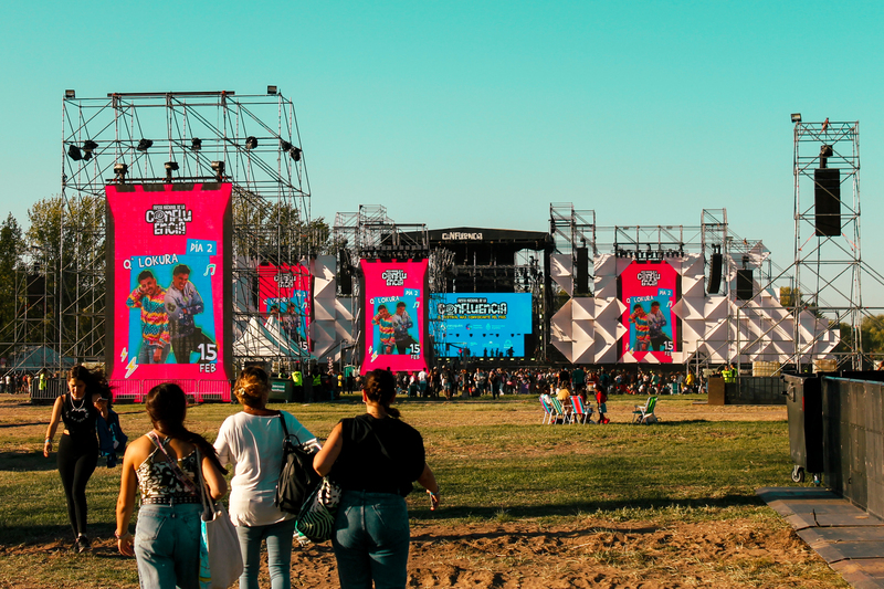 Fiesta de la Confluencia: Para organizar el ingreso entregan pulseras generales y gratuitas