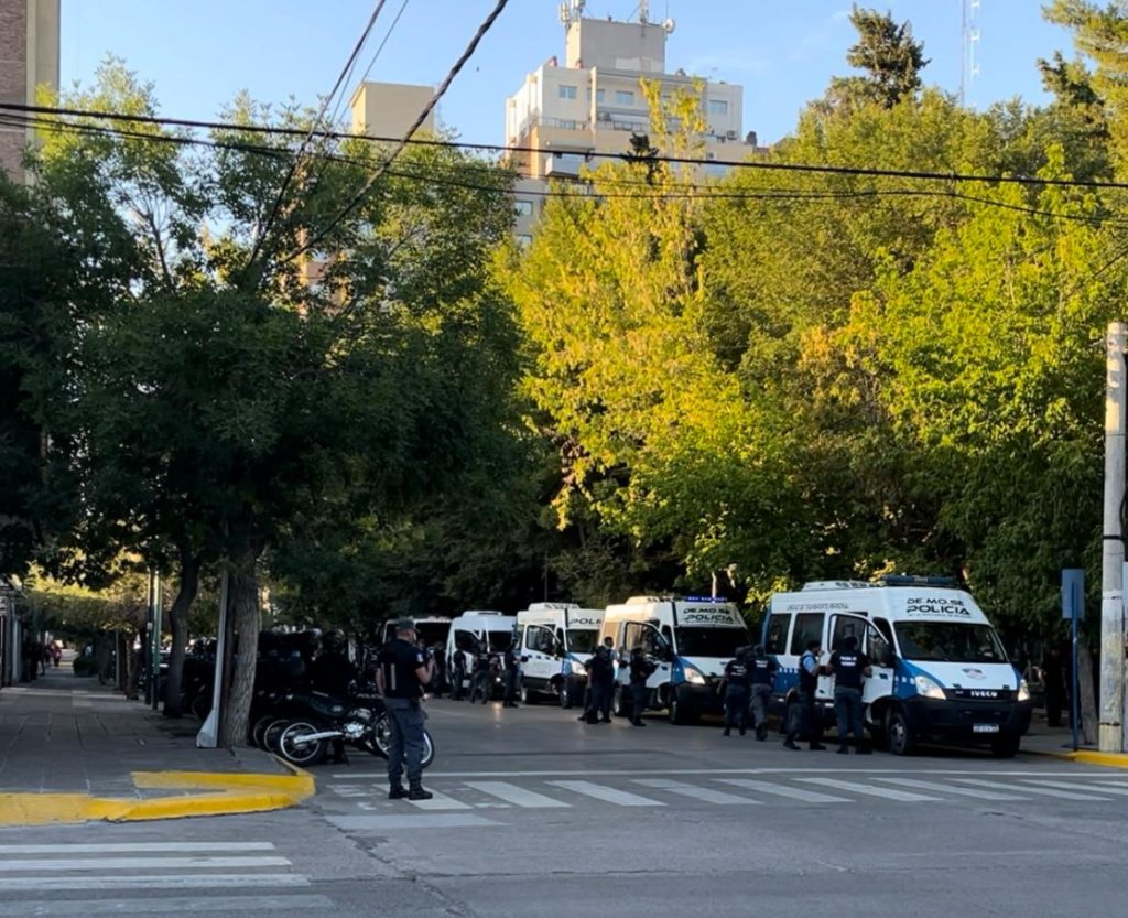 Activan protocolo anti piquetes en Casa de Gobierno