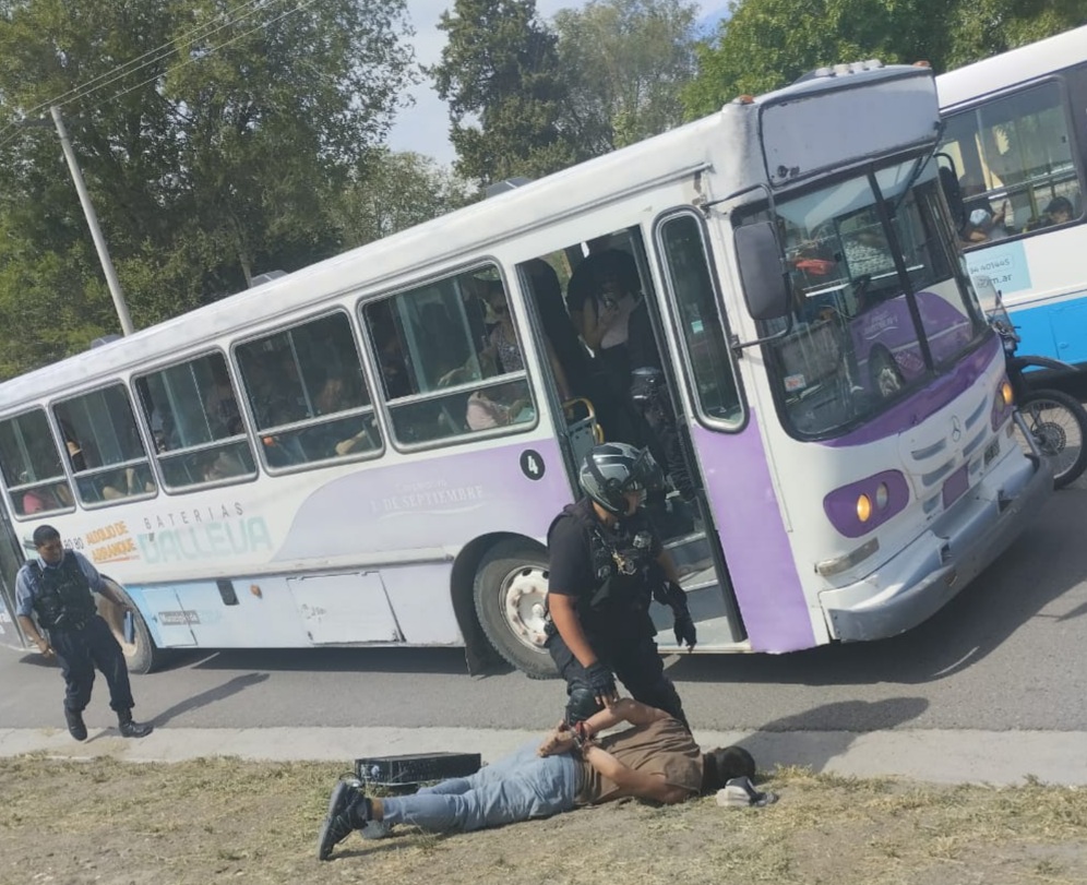 Robó, se escapó en colectivo y terminó preso