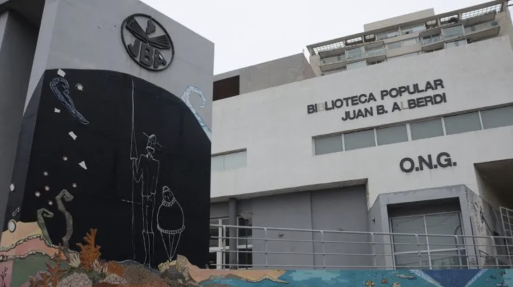 La histórica biblioteca Alberdi podría cerrar sus puertas