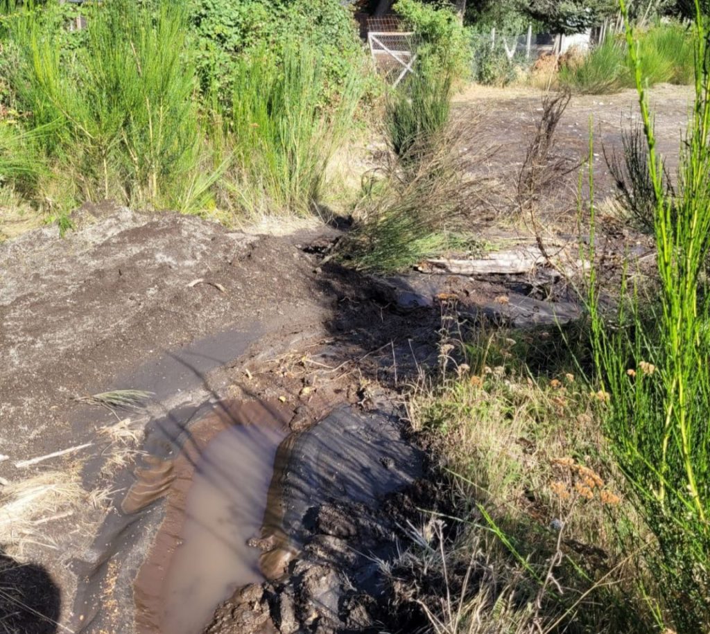Por delito ambiental infraccionan a obra que causó la inundación en el CPEM 68 de Villa La Angostura