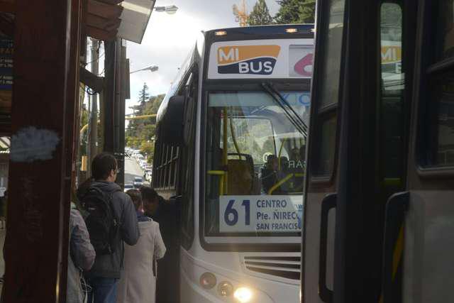 Chofer de colectivo fue agredido en el rostro con un arma blanca