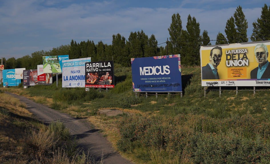 La muni de Cipolletti retirará cartelería en el Puente Carretero