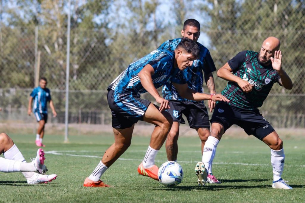 Amistoso entre Deportivo Rincón y Cipolletti