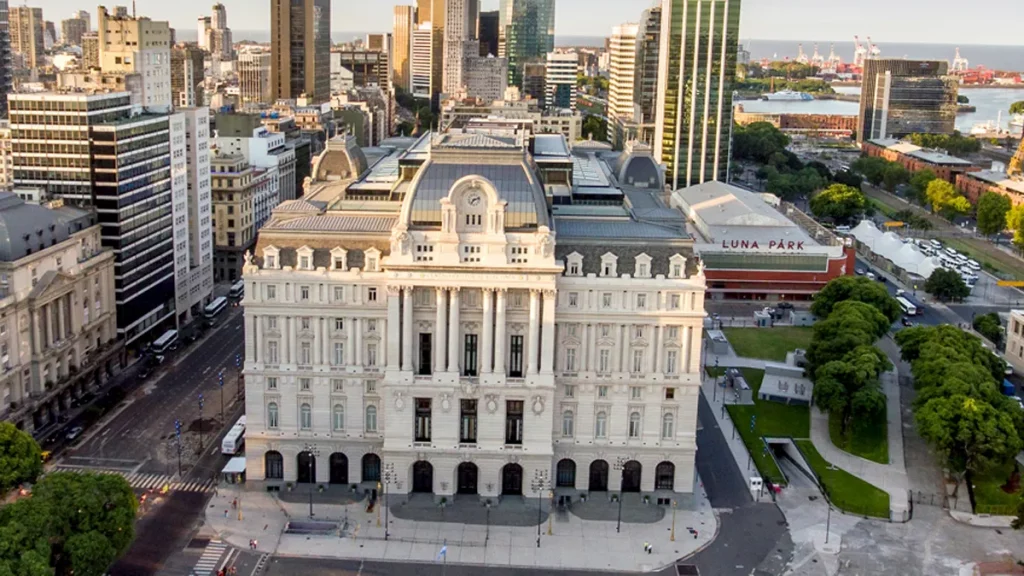 El Gobierno anunció que cambiará el nombre del Centro Cultural Kirchner