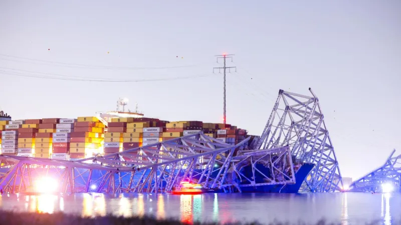 EEUU: Un barco chocó contra el puente de Baltimore