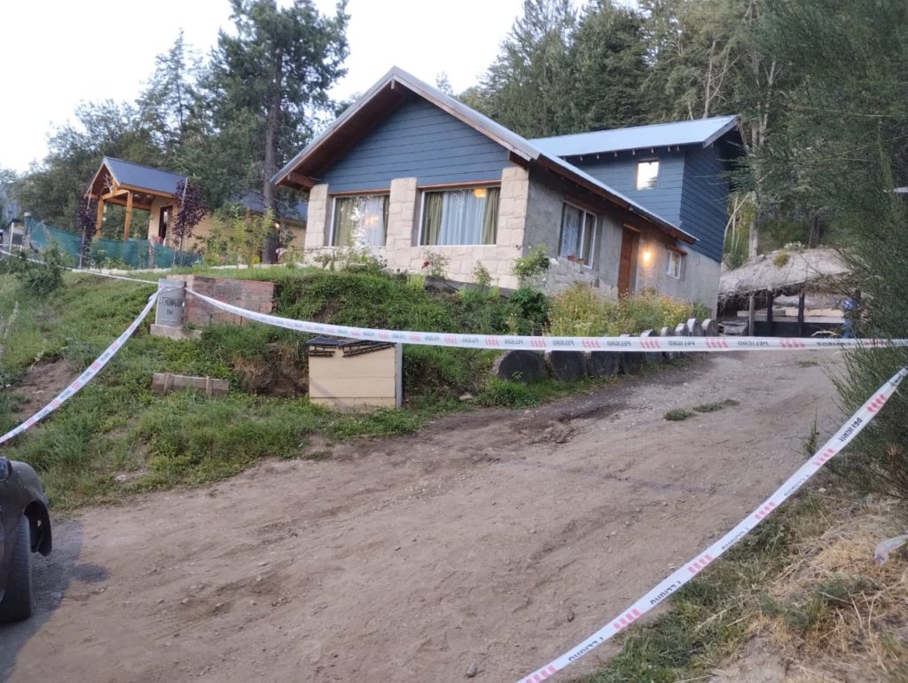 Derivaron de urgencia a Neuquén al joven apuñalado en Villa la Angostura